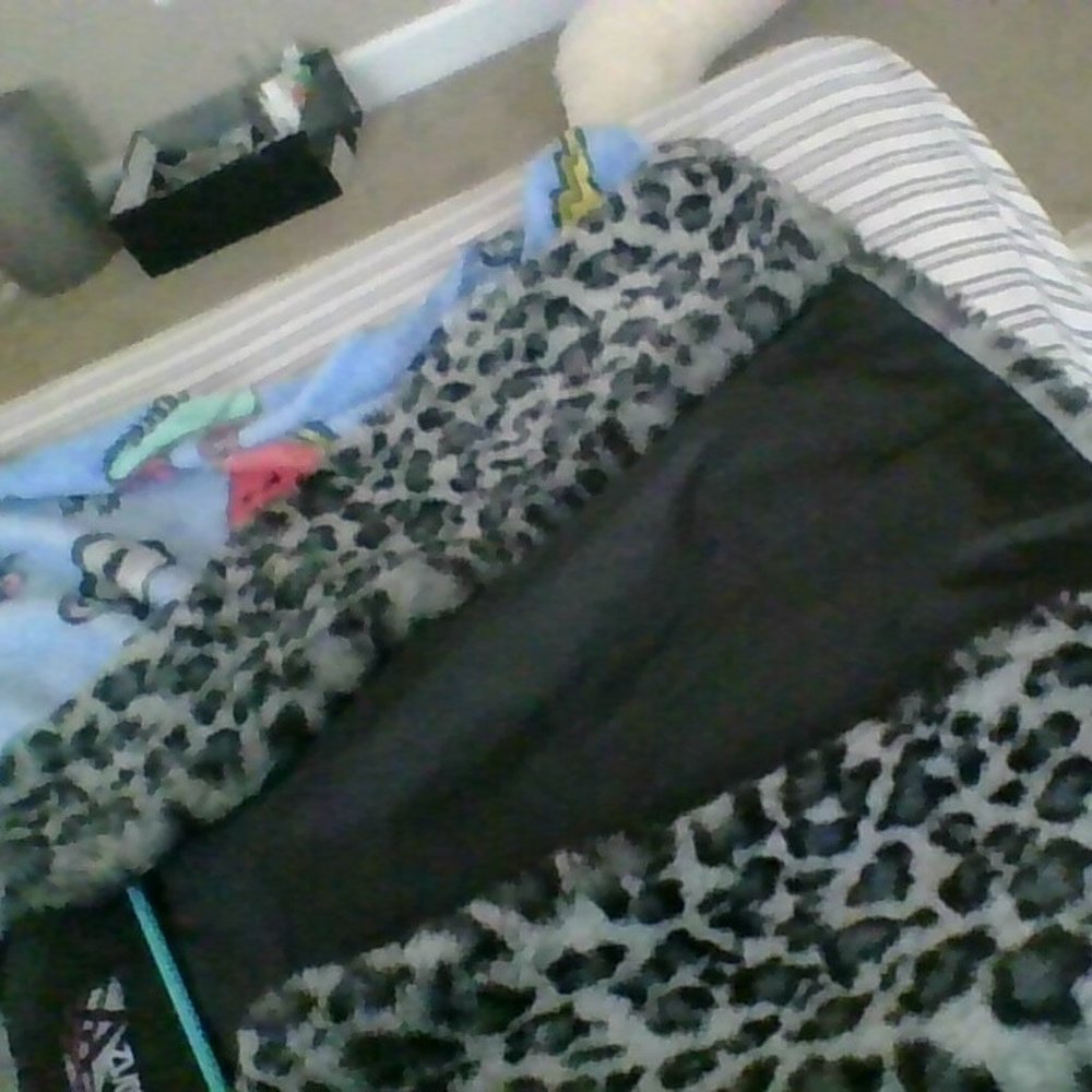 I am selling a vest i only put it on one time.